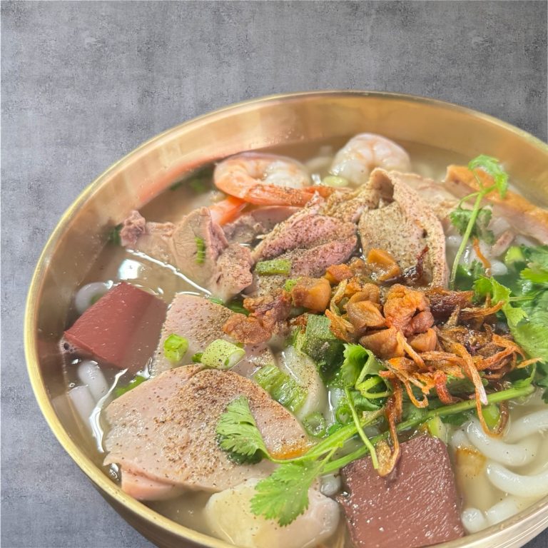 Kevin Nguyen
Businessman
★★★★★
My friend and I had late night dinner here. We had the Spicy Beef Noodle Soup (Bún Bò Huế) & Macaroni with black pepper pork chop (Nui Xào Cốt Lết sốt tiêu đen). Each dish is flavorful as they should be. The macaroni dish brought back memories of my childhood. This is a Las Vegas hidden gem. Must check it out when you’re here.