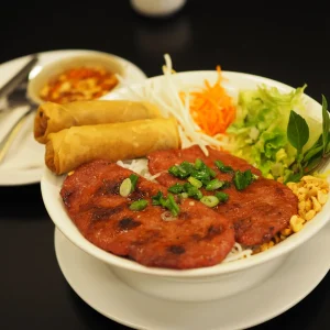 pork patty vermicelli in vermicelli (1)